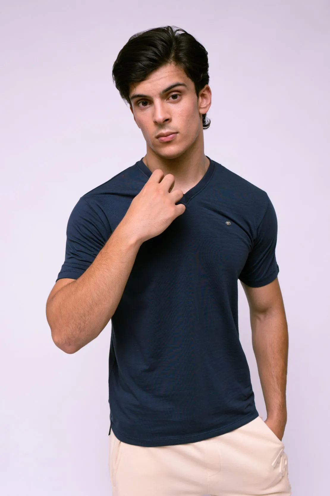 V-NECK TEE